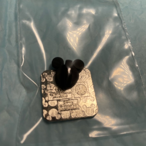 4 Disney pins. Piglet, Minnie Mouse, Micky at Disney MGM Studios, BuzzLightyear - Picture 5 of 10